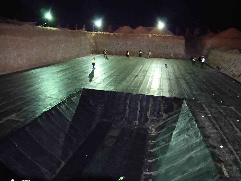 مرحلة إنهاء العزل الحراري داخل نفس الموقع